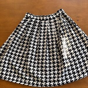 Forever 21 Black and White Houndstooth A-Line Skirt